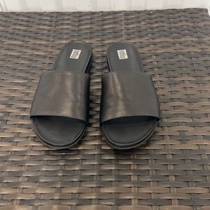 Fit flop sandals, women’s size 6
